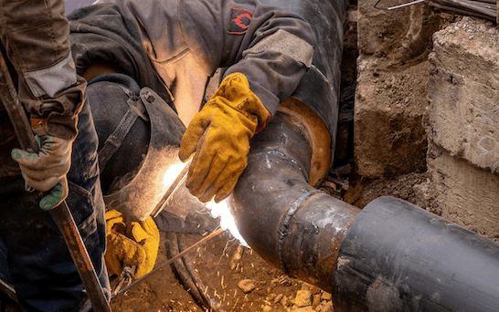 Welding a metal pipe